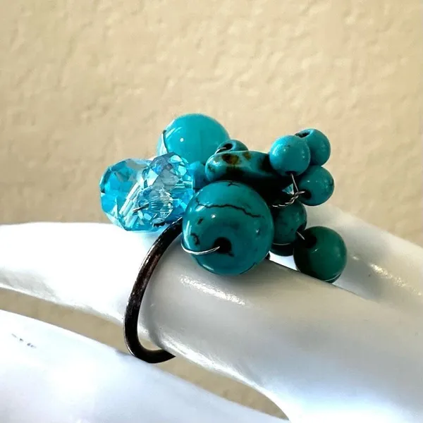 Howlite and Crystal cluster ring Blue - Image 3