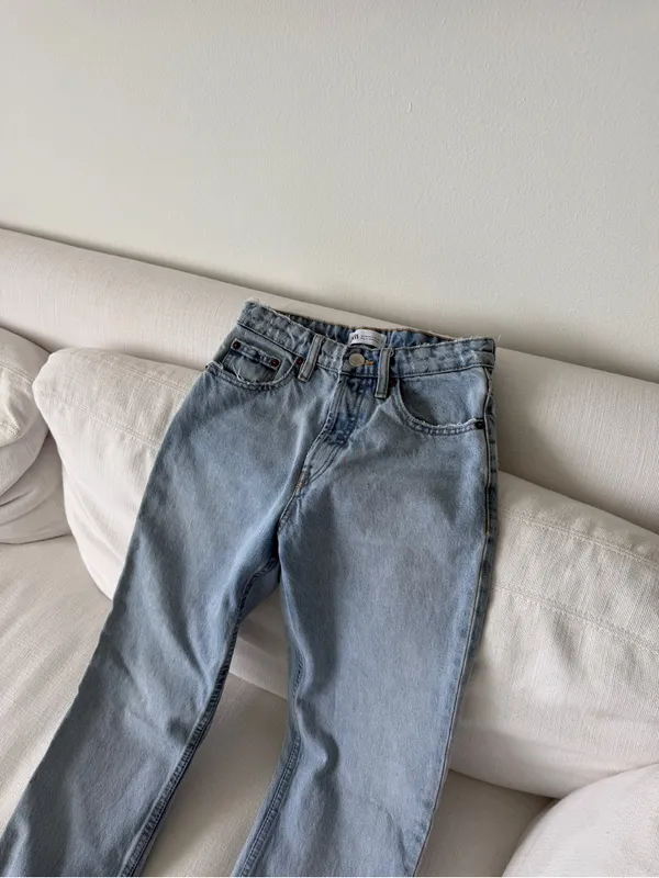 Zara Light Wash Jeans - Image 7