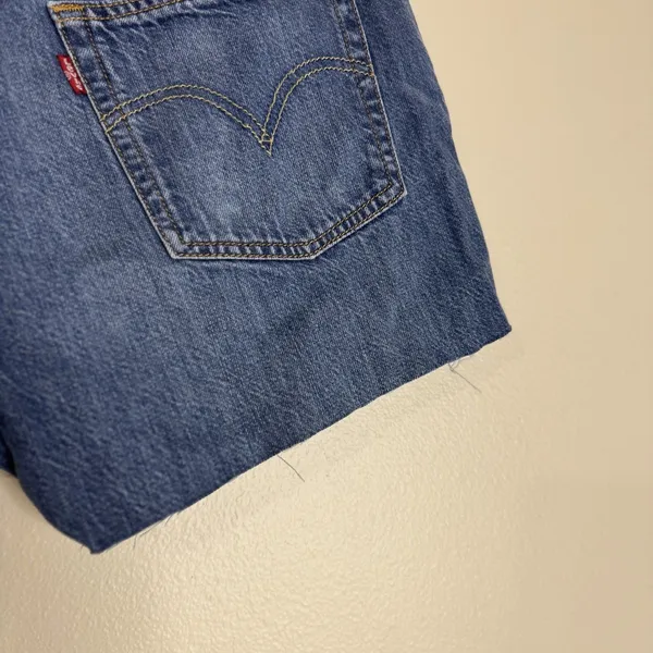 Levis 501 Shorts Womens 29 Blue Denim High Rise Button Fly Distressed Raw‎ Hem - Image 9