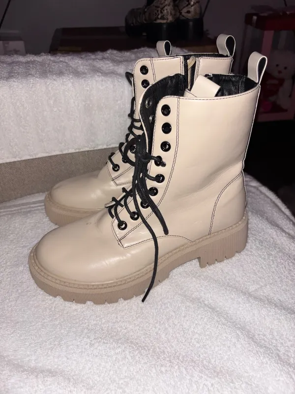 Preppy combat lace up boots thick soles.5.5 Tan - Image 8