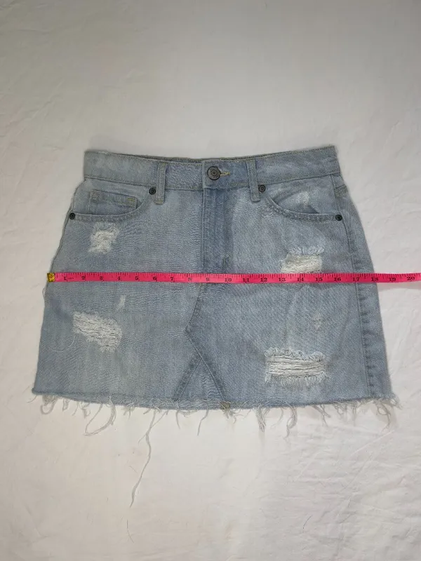 Aeropostale Distressed Light Wash Denim Mini Skirt Raw Hem Size 2 - Image 8