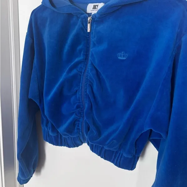 Juicy Couture Blue Velour 90s Y2K‎ Cropped Zip Up Track Suit Top Size Small. - Image 2
