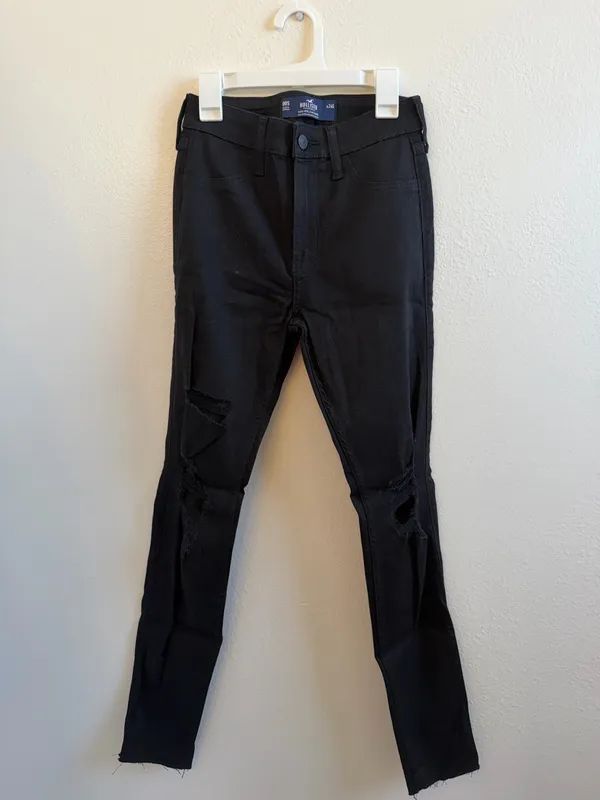 Hollister Ripped Black Skinny Jeans - Image 2