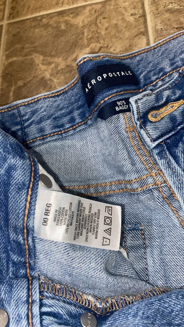 Aeropostale 90s Baggy Jeans - Image 4