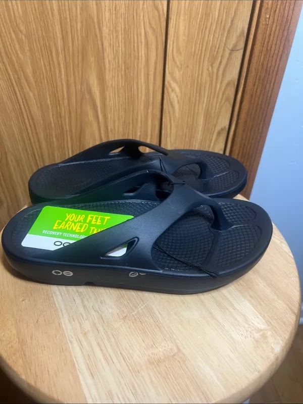 OOFOS Black Women's Sandals Size 7 - Image 4