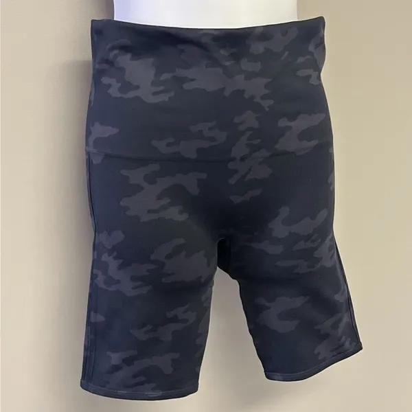 SPANX Women’s Black Camo High Rise Textured Pull-on Nylon Biker Shorts- Large - Image 3