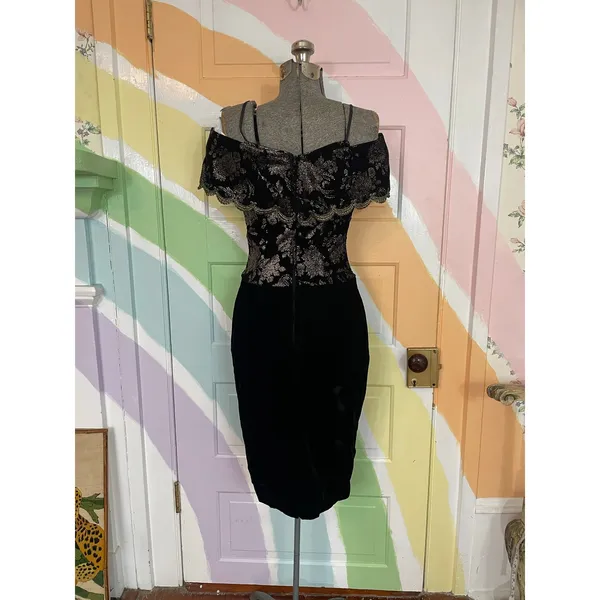 Vintage Scott McClintock Black Velvet Silver Brocade Off Shoulder Dress - Image 4