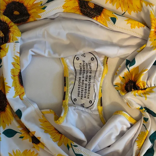 Ruffle Bikini with Sunflower Design Yellow Women 2XL NWOT - Image 3