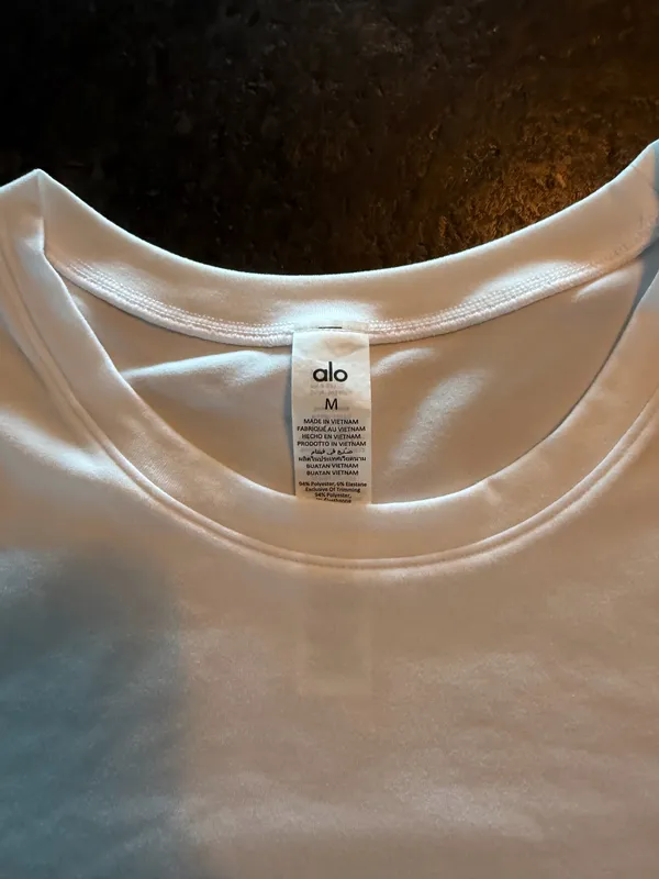 Alosoft Crop Alo Yoga Finesse Short Sleeve - Image 2