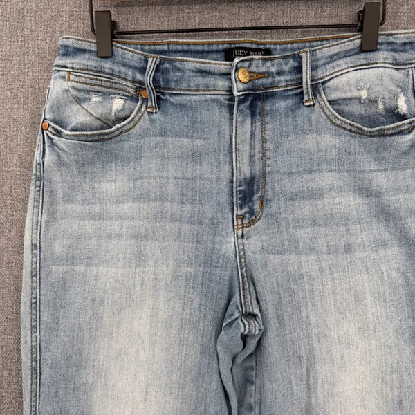 Judy Blue Dad Jean Light Wash Distressed Denim Raw Hem Size 13/31 - Image 4
