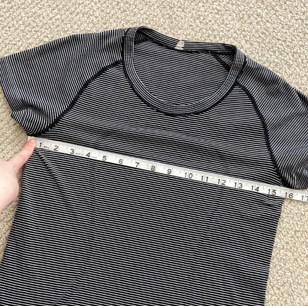 LULULEMON Swiftly Tech Short Sleeve Crew T-Shirt 6 Hyper Stripe Black Like New - Image 4