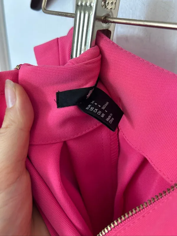 H&M pleated mini skirt bubblegum pink size 4 flair Y2K stylish - Image 4