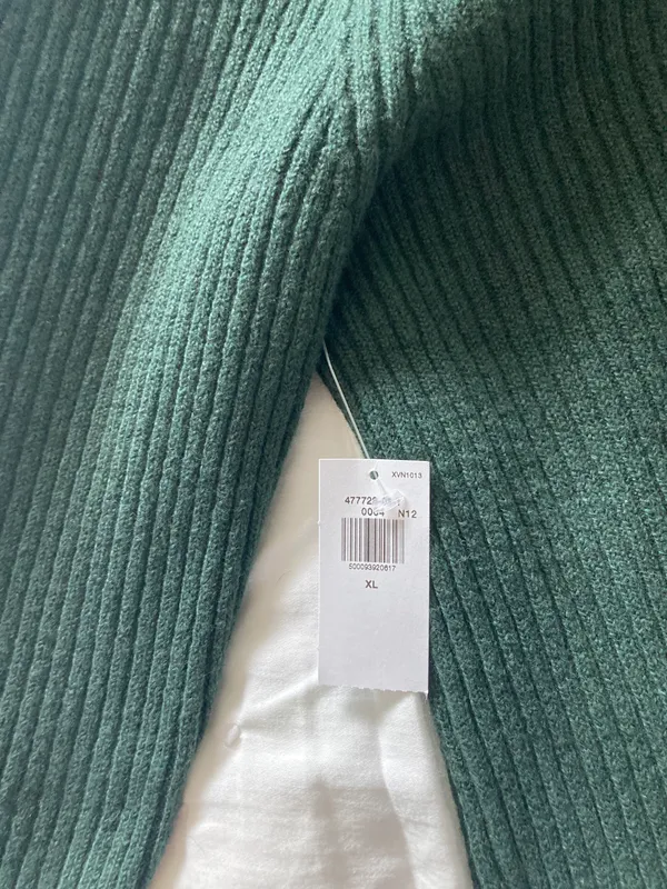 Old Navy NWT  Sweater - Image 3