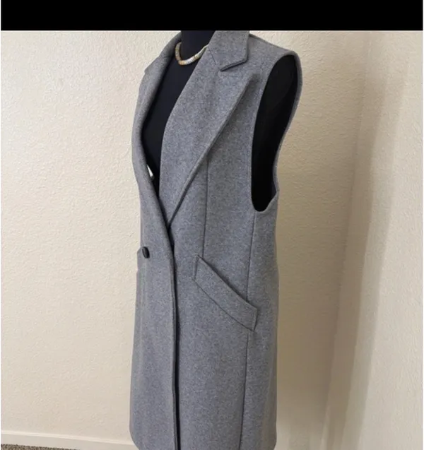 Zara Cream Trousers with Gray Sleeveless Coat - Image 5