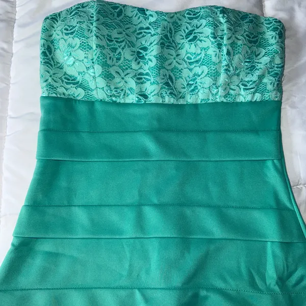 🔥 Emerald Lace Strapless Bodycon Mini Dress w/ Built-In Padded Bra – Sculpted & Snatched Small 💚✨ - Image 2