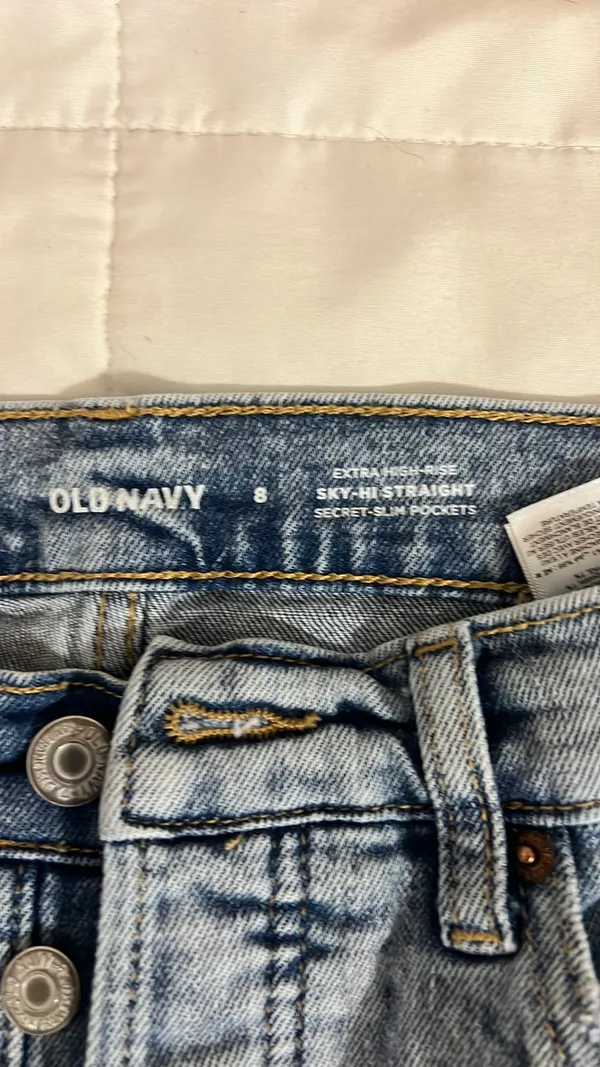 Old Navy Extra High-Rise Sky Hi Straight Jeans - Image 3