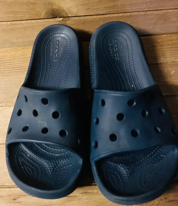 Crocs men ( 7 ) women (9) blue sandals - Image 2