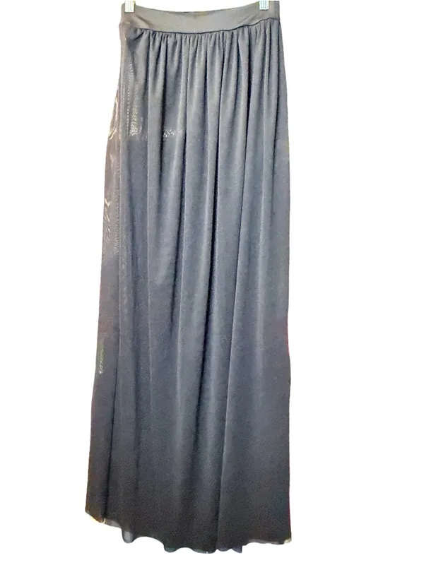 Beautiful Long Tulle Skirt – Gold Waist Detail | Size M 🖤 ✨ - Image 6