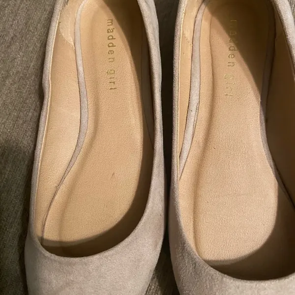 Madden Girl Faux-Suede Ballet Flats Size 7.5 Tan Color. Good condition - Image 2