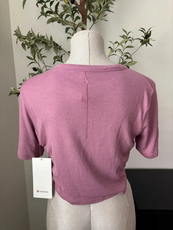 NWT lululemon hold tight cropped t-shirt - Image 3