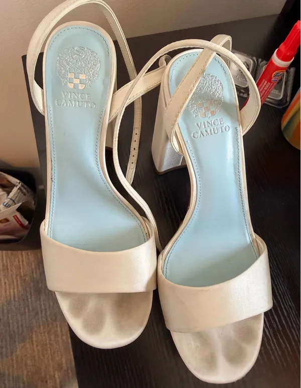 Vince camuto cream satin heels - Image 5