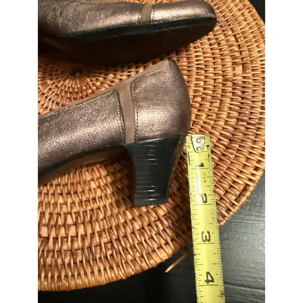 Munro‎ American Womens Metallic Bronze Suede Trim Pumps Heels M276348 Size 7 M - Image 2