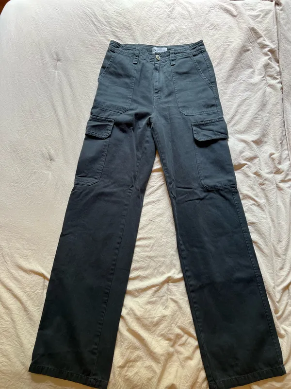 Navy Blue Zara straight leg cargo pants -great condition -pants legs are long #zara #cargopants #navyblue #pants - Image 3