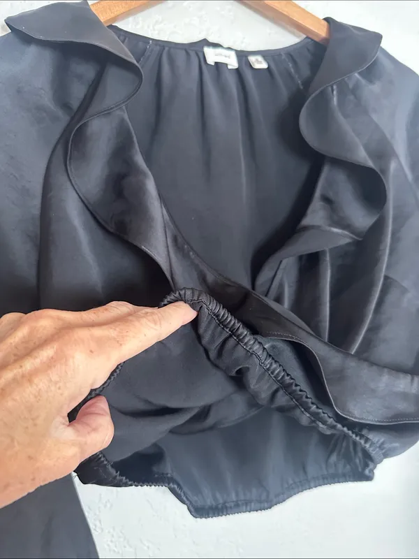 Wilfred Spartina Satin Blouse Black Ruffle Crop Top Date Night Pirate Aritzia - Image 5