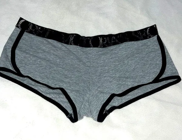 Victoria’s Secret sports bra & shortie set gray & black size M NWOT - Image 5