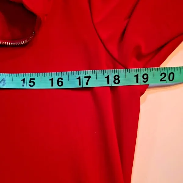 Women's Long Sleeve Red Blouse roll tab sleeve knit a few snags on front no tags - Image 5