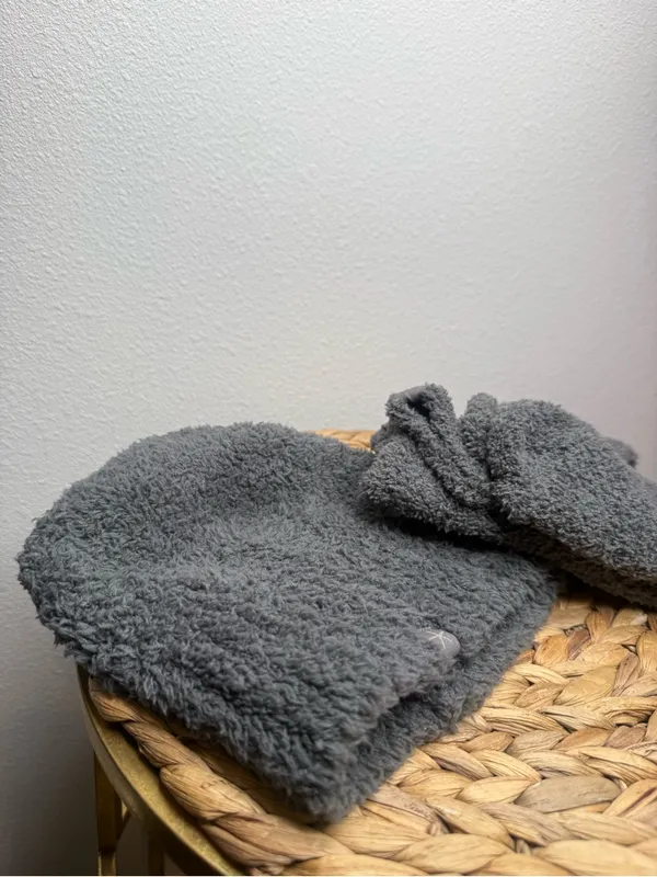 Barefoot Dreams CozyChic Beanie And Sock Gift Set - Image 6