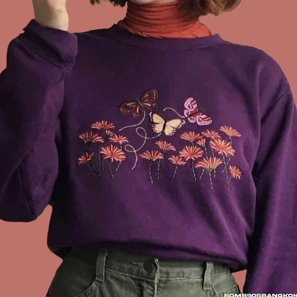 Vintage 90’s Cottage Core Embroidered Butterfly Sweatshirt Size M - Image 2