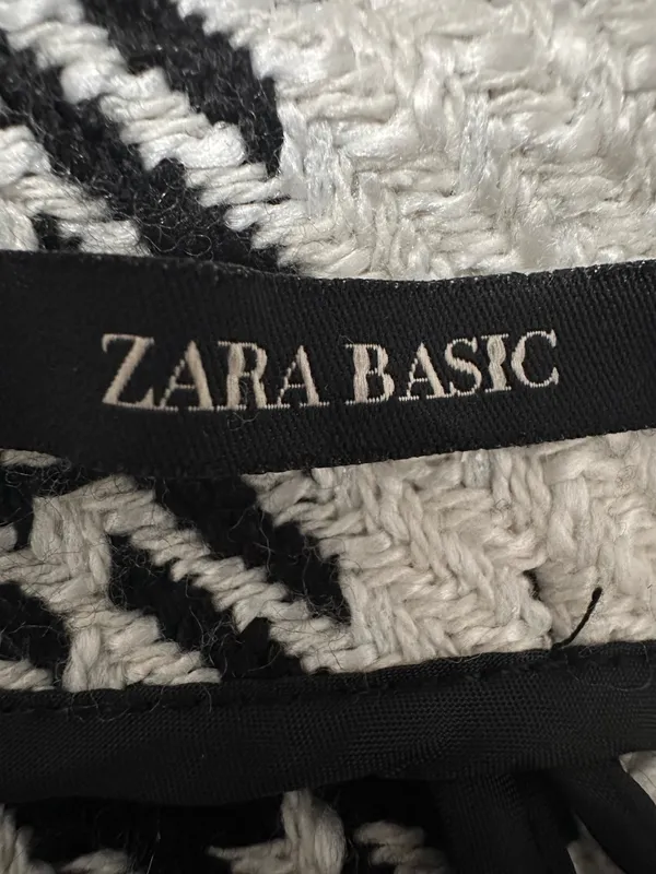 Suggested Title: Zara Basic Tweed Plaid High Waisted Mini Skirt with Belt - Size [S ) - Image 2