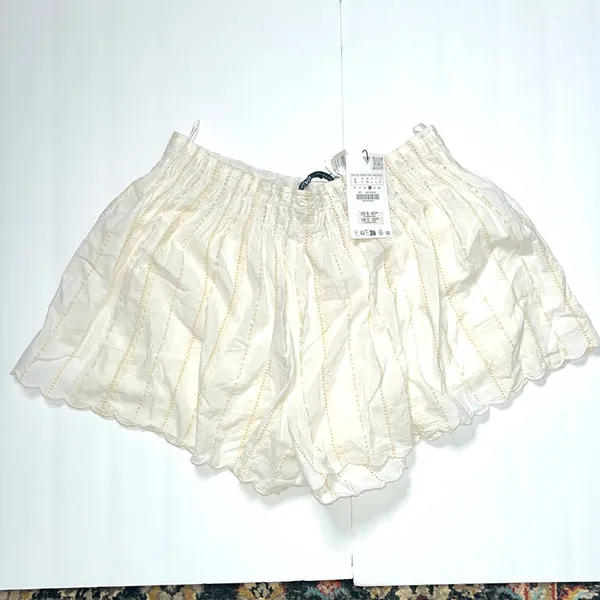 Zara Scalloped Eyelet Relaxed White Shorts Size L - Image 2