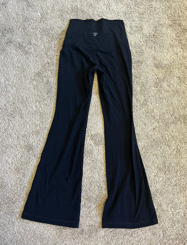 Aritzia TNA Black Leggings - Image 2