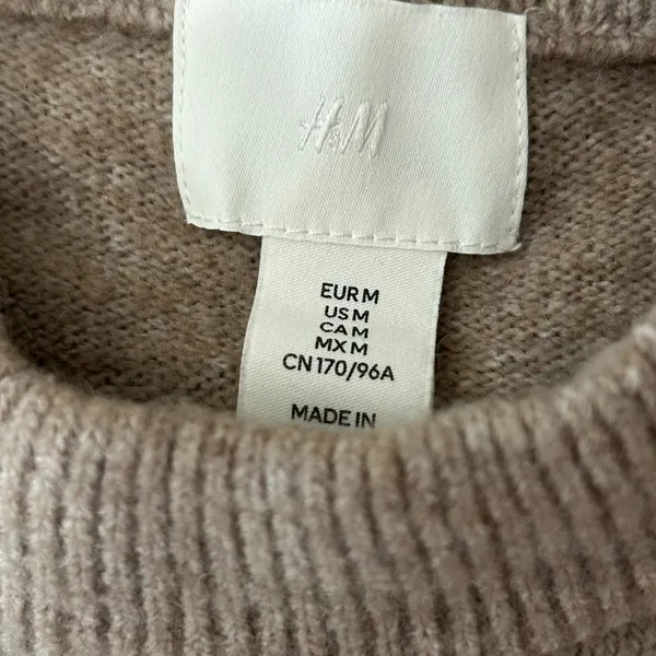 H&M Beige Faux Pearl Embellished Crewneck Sweater Size Medium Poly/Wool Blend - Image 8