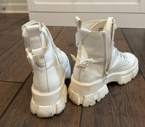 Steve Madden Boots - Image 4