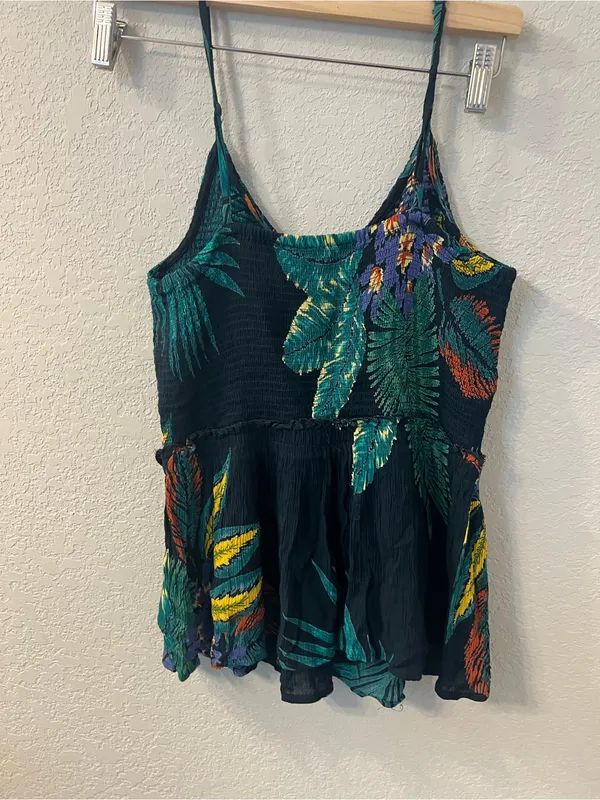 Patrons‎ of Peace Sleeveless Smocked Tropical Top - Image 2