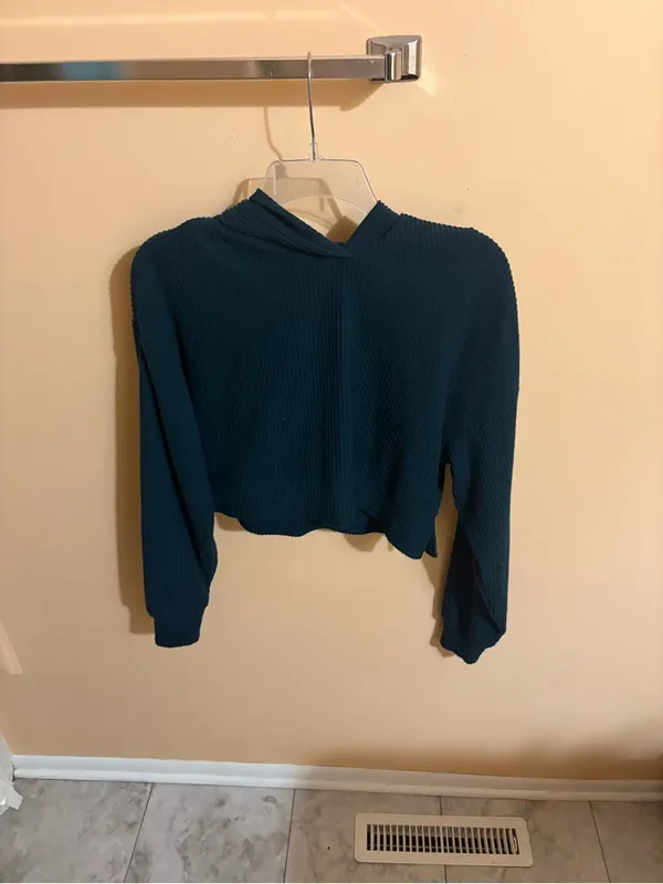 Alo Yoga Muse Hoodie in Midnight Green - Image 3