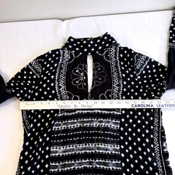 Rip Curl Womens Small Black White Geometric Print Mock Neck Keyhole Blouse Top‎ - Image 6
