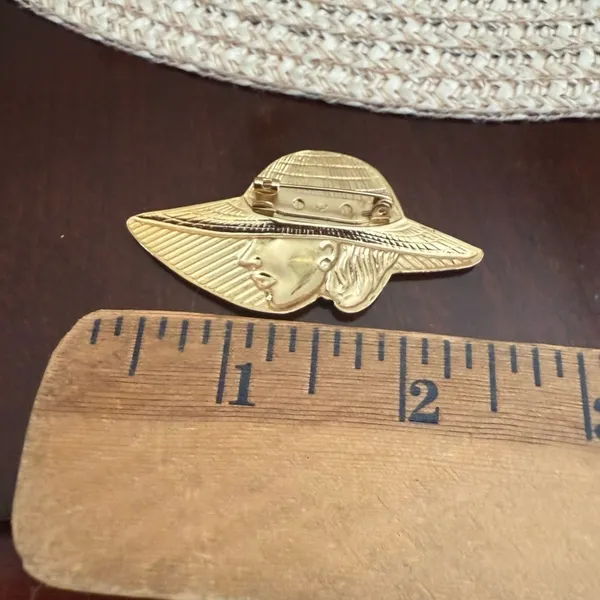Vintage Gold Tone Lady Brooch - Image 3