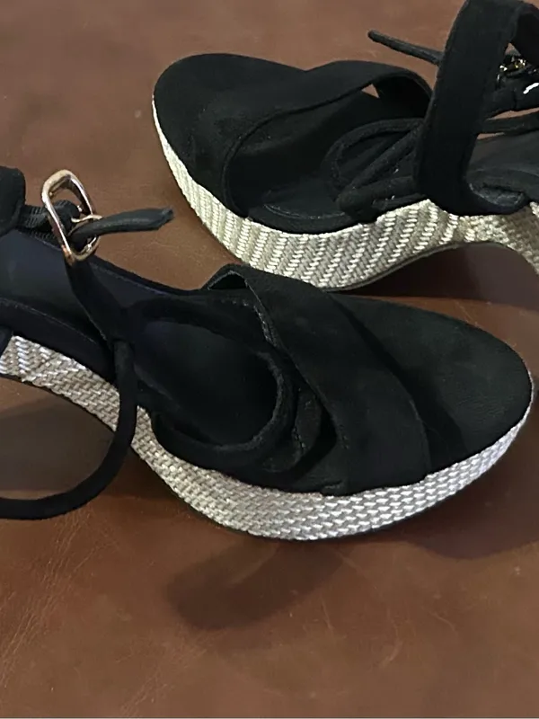 Black Strappy Wedge Sandals with Textured White Wedge 42 - Image 2