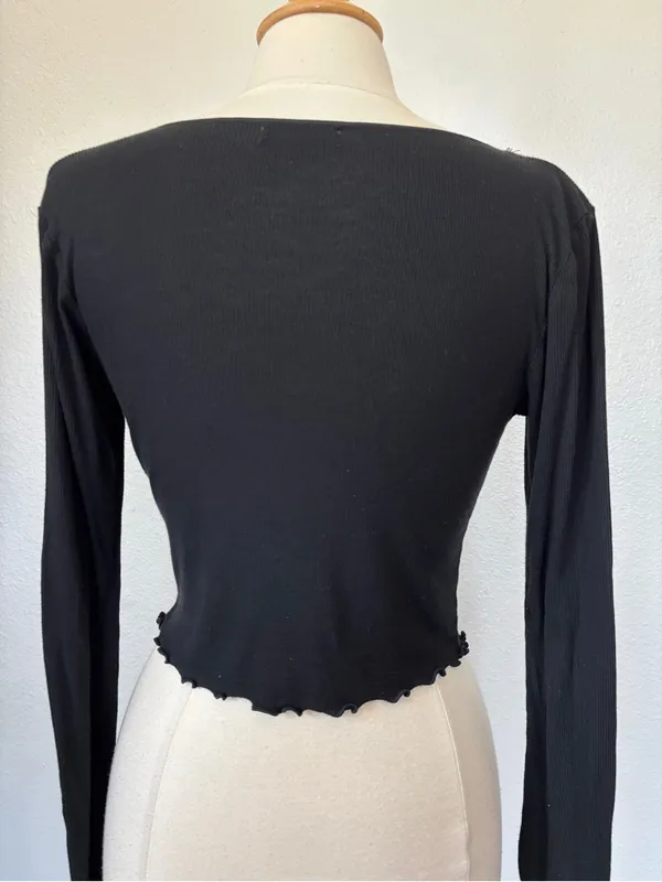 Active USA Black Long-Sleeve Cropped Scoop Top - Image 4