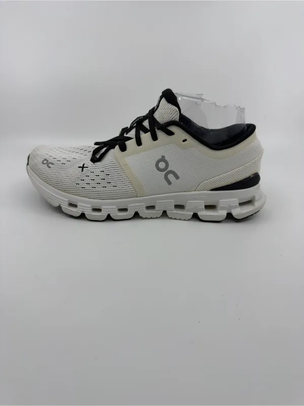 On Cloud X 4 sneakers in ivory and black colorway SZ 7.5 - Image 4