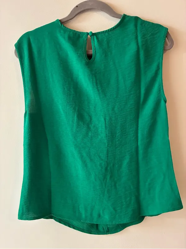 Floral & Ivy Twist-Front Green Sleeveless Camisole - Image 3