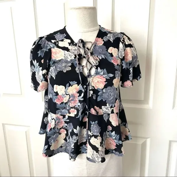 Kimichi Blue black floral tie front short sleeved top - Image 2