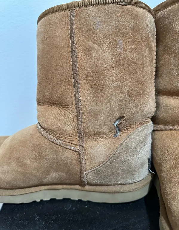 Size 7 women’s UGG boots - slightly damaged  - Image 2