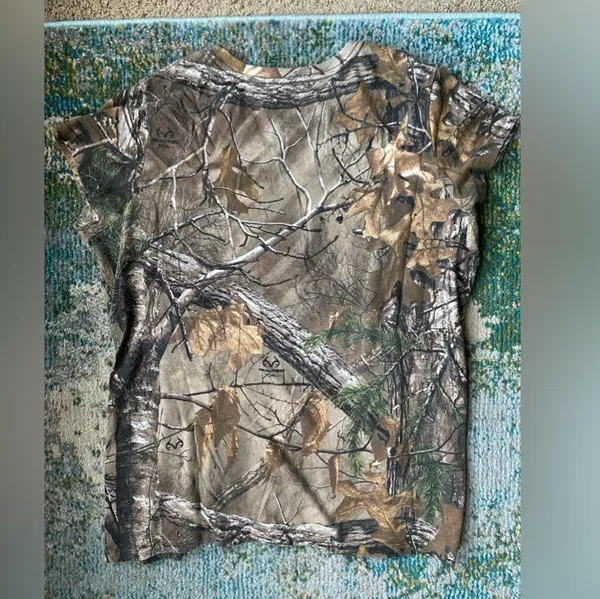 Realtree women’s v-neck brown camo short sleeve t-shirt, size XXL - Image 5