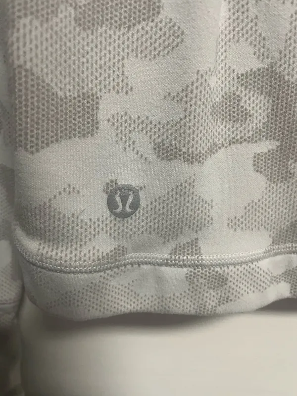 Lululemon grey camo top  - Image 4
