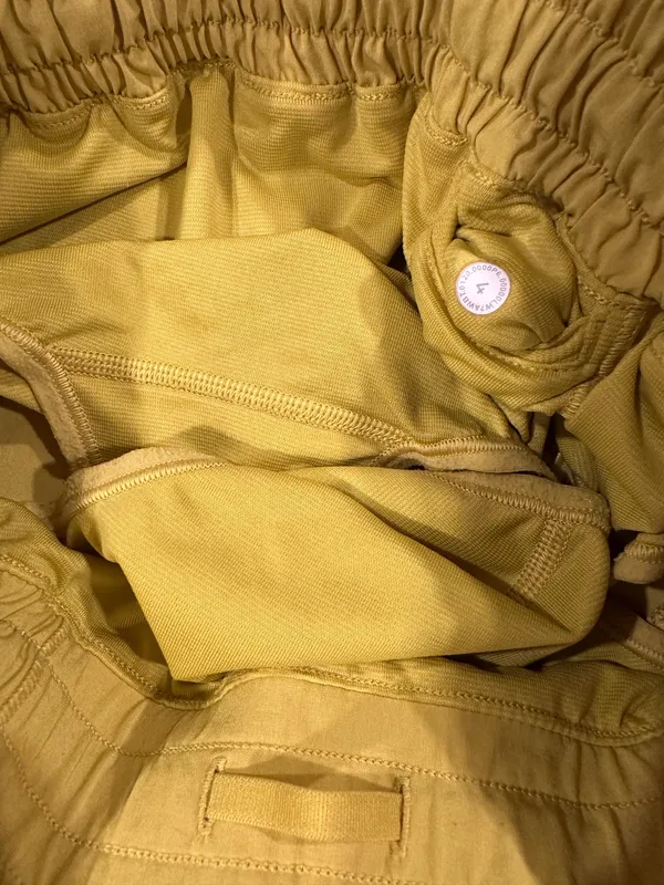 lululemon hotty hot short ii lr low rise lined long 4” soleil yellow 4 W7AWBT - Image 9